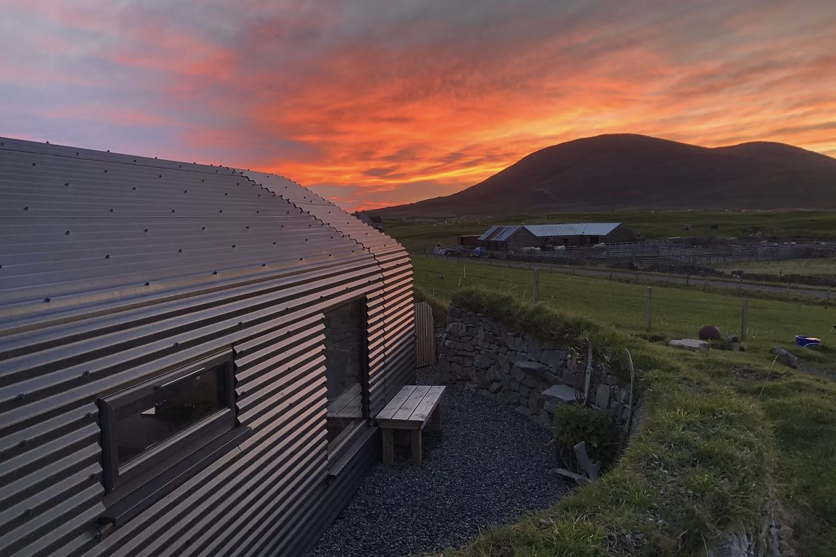 Scarista Beach Bothy, a hand-crafted capsule near Scarista beach, Isle of Harris